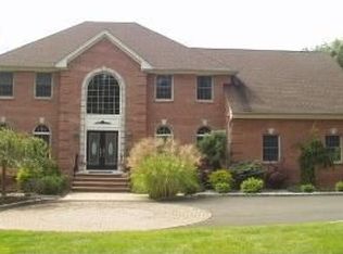 120 Tamboer Dr, North Haledon, NJ 07508