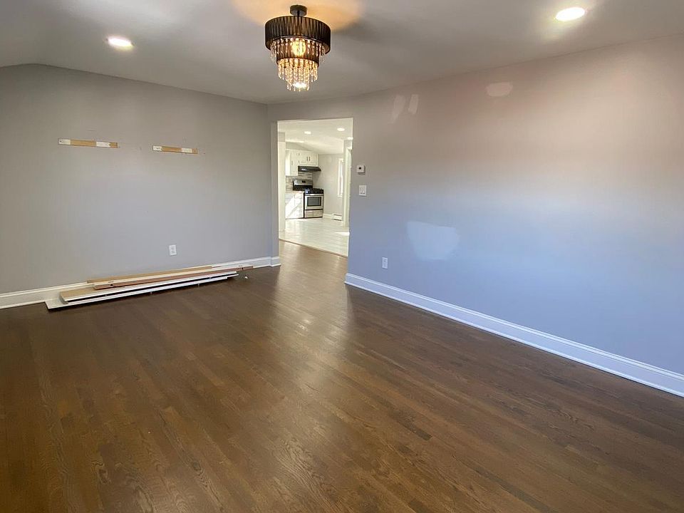 1st image of 164 Bennett Ave #2