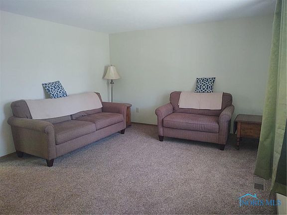 3rd image of 308 Hillshafer Dr