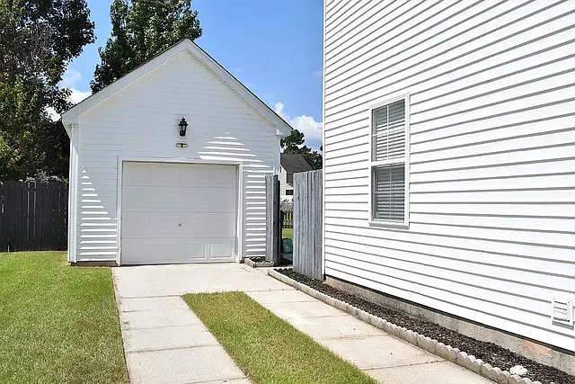 3 bed, 2.5 bath, 1432 sqft, $2,200 — Photo 2