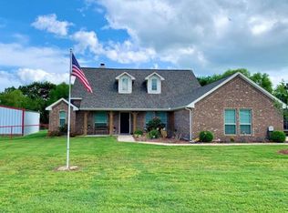 106 Kenya Ct, Springtown, TX 76082