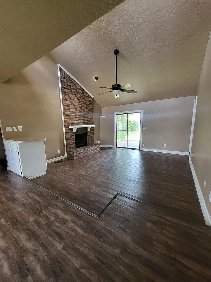 (3) Bed/(2) Bath West Norman! Avail NOW! — Photo 3
