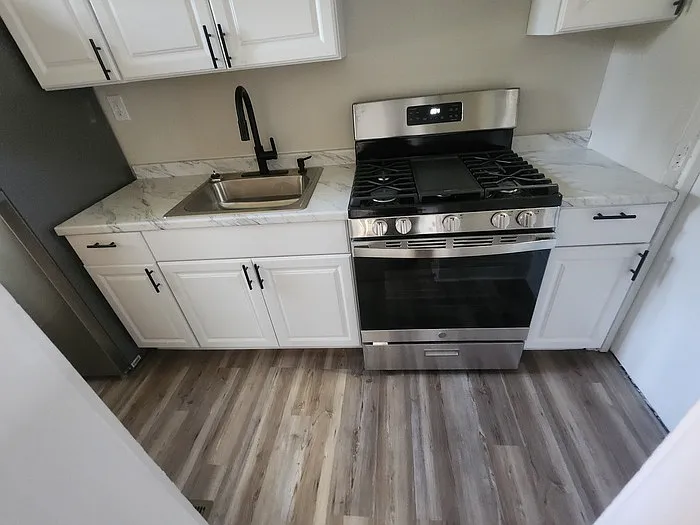 1008 Collier St — Photo 5