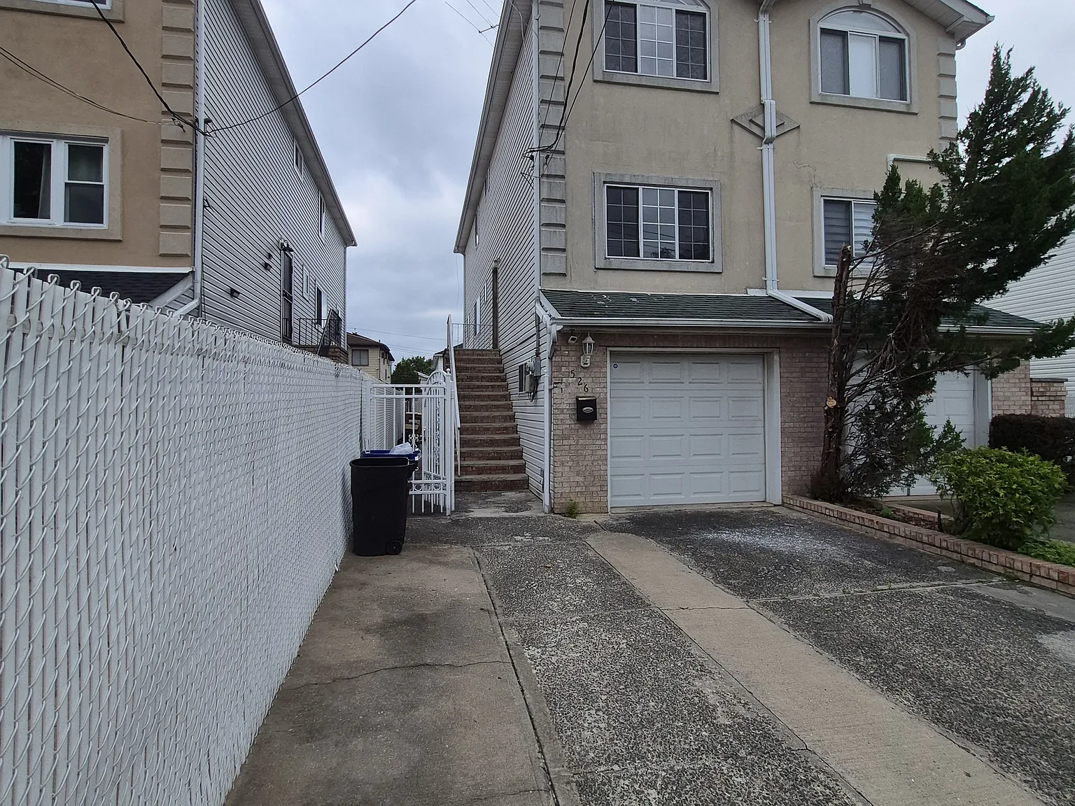 526 Buchanan Ave — Photo 3
