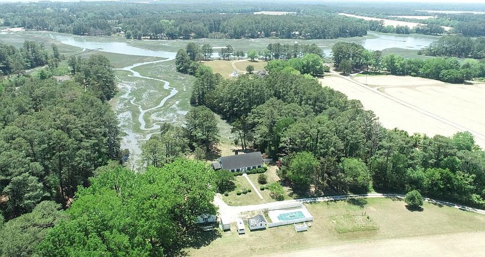 1st image of 24385 Dix Farm Dr