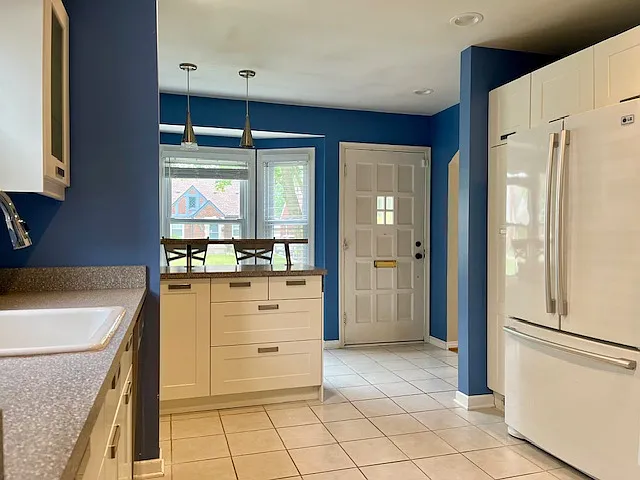1315 N Altadena Ave — Photo 2
