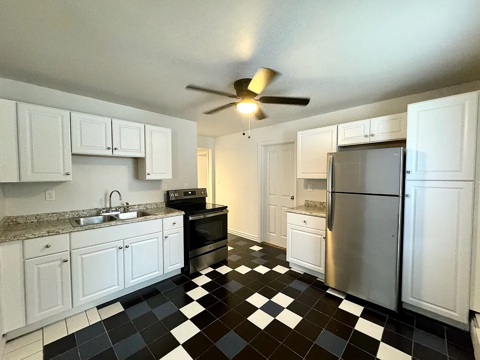 301 W McMillan Apts