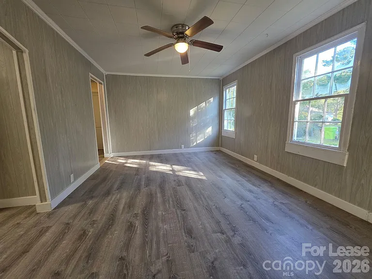 4723 Linden St — Photo 4
