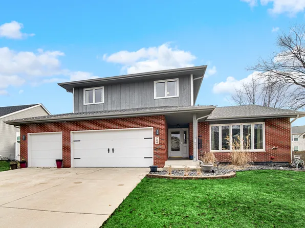 704 Edgewater Dr, Minooka, IL 60447