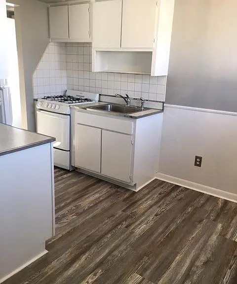 Kitchen dining area