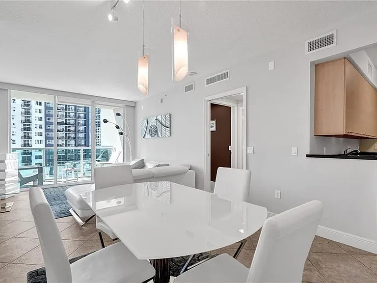 350 SE 2nd St #1720 — Photo 5