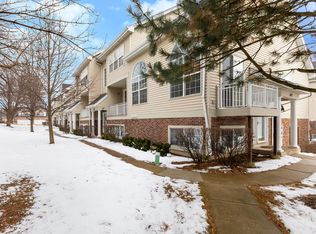 647 Pheasant Trl, Saint Charles, IL 60174