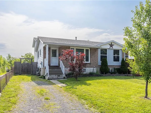 31 Canterbury Dr, Saint Catharines, ON L2P 3M6