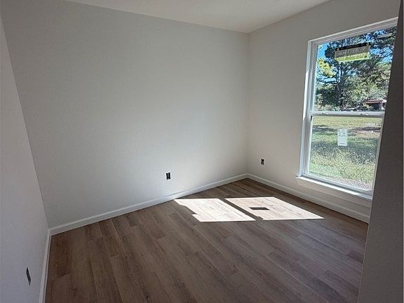 5th image of 606 N Oak St