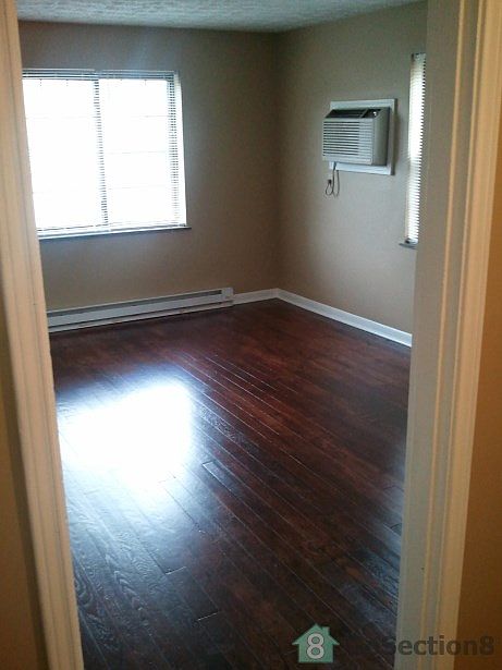 2nd image of 545 Aberdeen Ave APT A