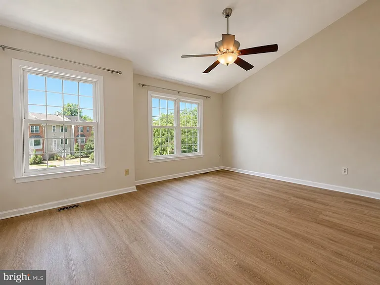 1200 Bond St — Photo 15
