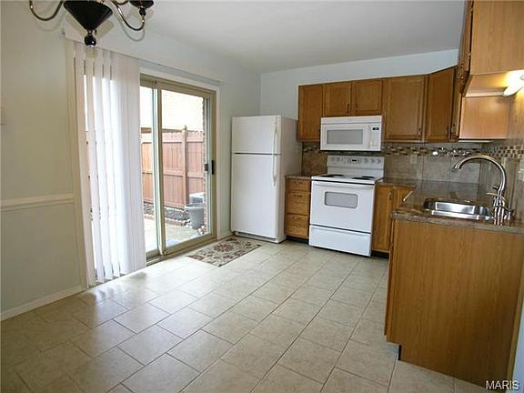 3rd image of 4235 Burnett Walk