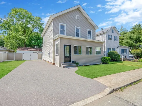 19 Railroad Avenue, Amityville, NY 11701