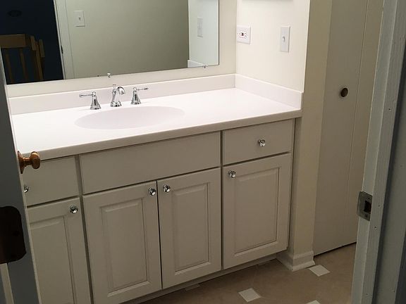3rd image of 1135 N Knollwood Dr