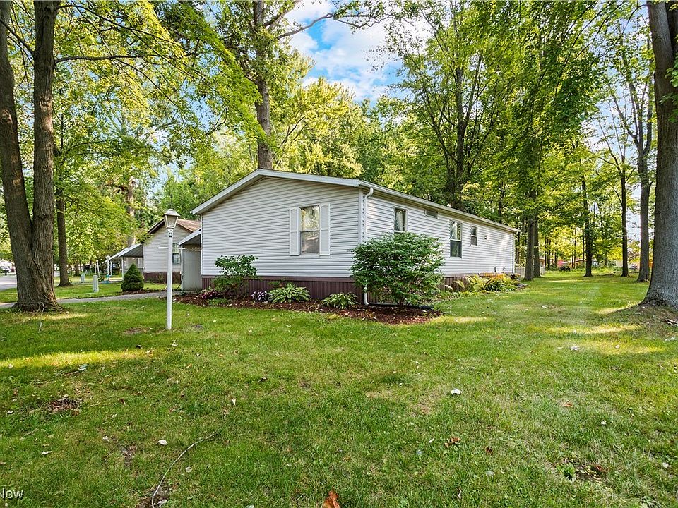 1st image of 207 Twin Lake Dr