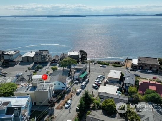 5909 SW CARROLL Street #201, Seattle, WA 98116
