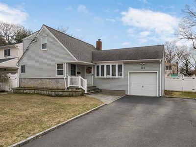 104 Ontario Ave, Massapequa, NY, 11758