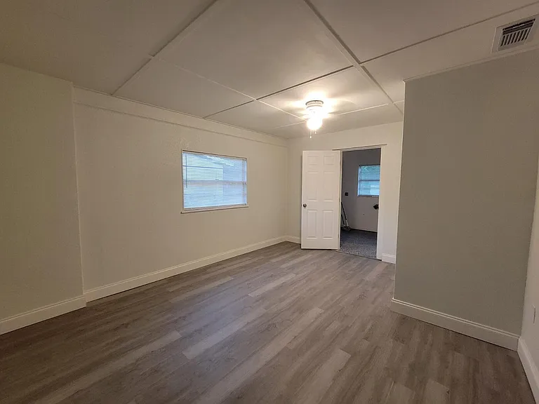 274 SE 14th Ave — Photo 11