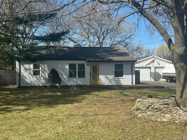 4369 Tillie Dr, Flint, MI 48504