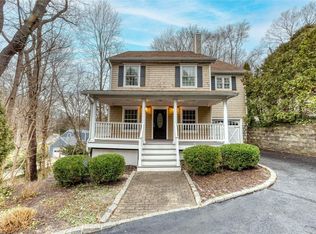 8 Goose Hill Rd, Cold Spring Harbor, NY 11724