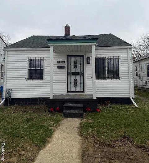 3887 Moore Ave — Photo 1