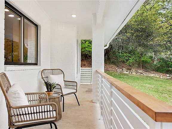 4th image of 3915 Dry Creek Dr