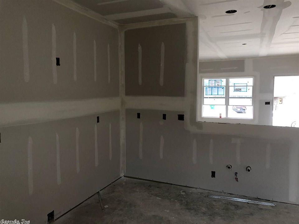 2nd image of 7 Summer Wind Rd