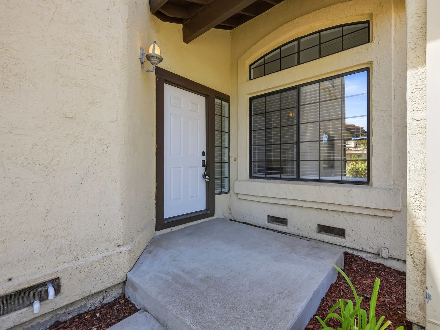 3 bed, 2.5 bath, 1695 sqft, $4,800 — Photo 4
