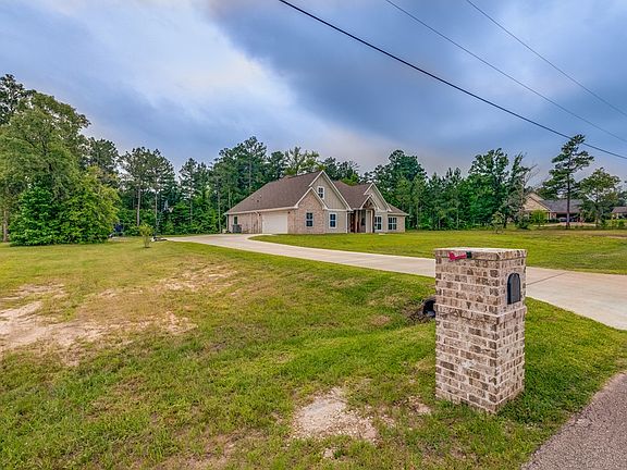 2nd image of 106 Magnolia Bnd
