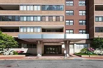 2 Hawthorne Pl #17R — Photo 9