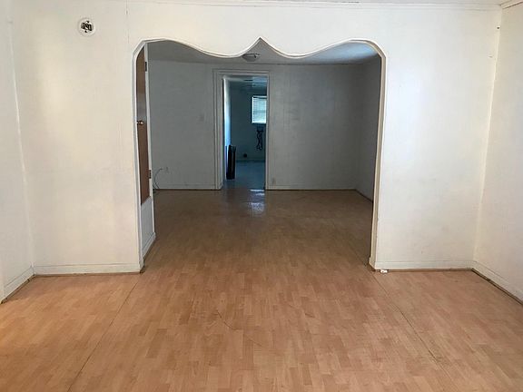 3rd image of 708 W Jackson St