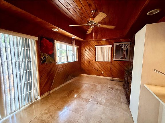 5th image of 261 E 50th St