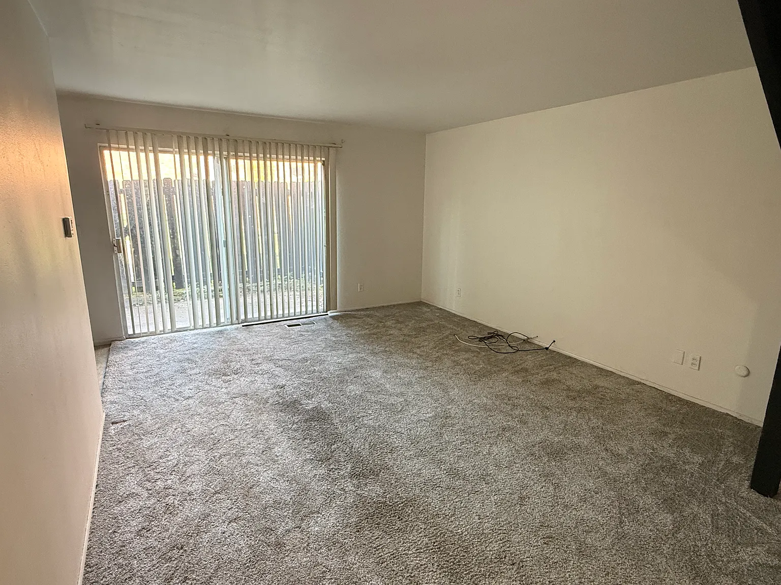 2 bed, 1.5 bath, 900 sqft, $975 — Photo 2
