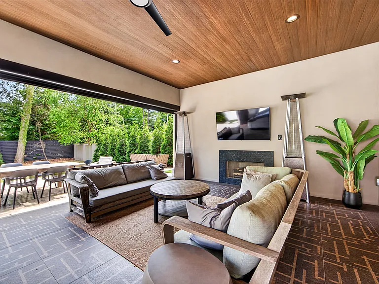 504 Shelton St — Photo 3