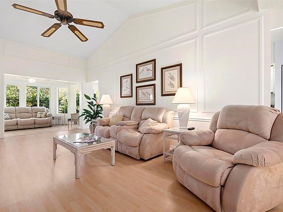 4th image of 115 Southampton Pl #243