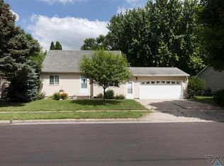 5408 S Danberry Dr, Sioux Falls, SD 57106