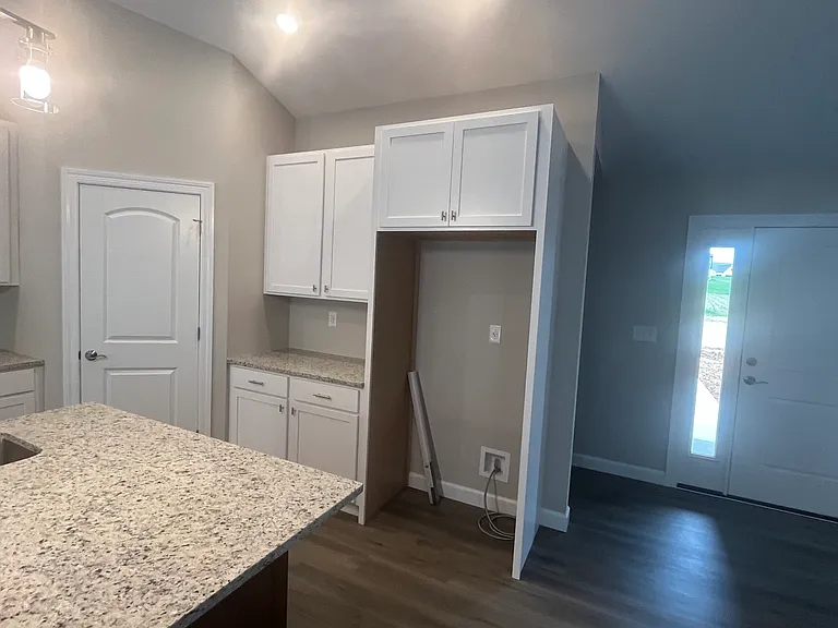 10720 Trenton Ln — Photo 12