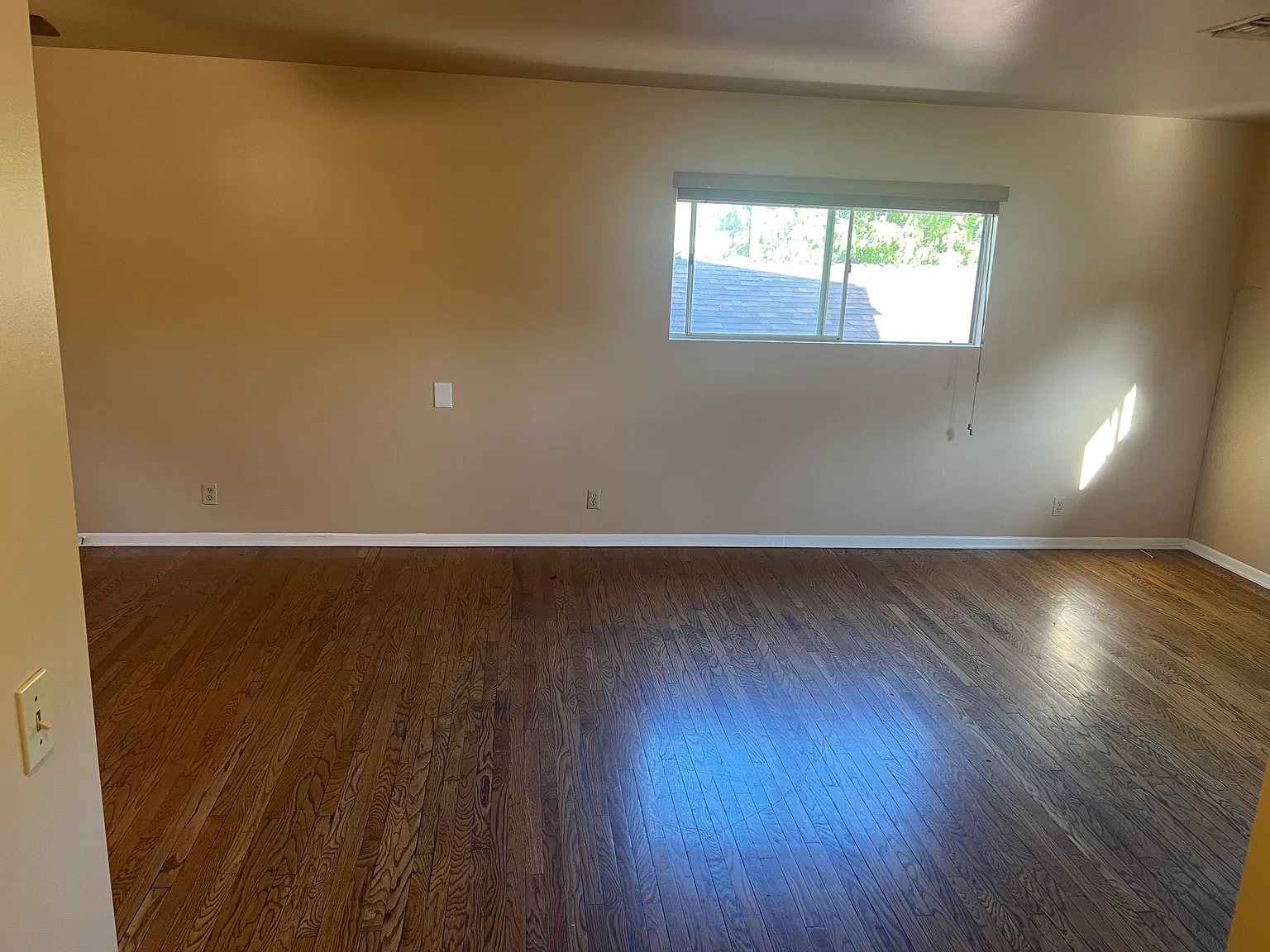 2 bed, 1000 sqft, $2,700 — Photo 2