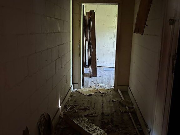4th image of 2733 Henry St