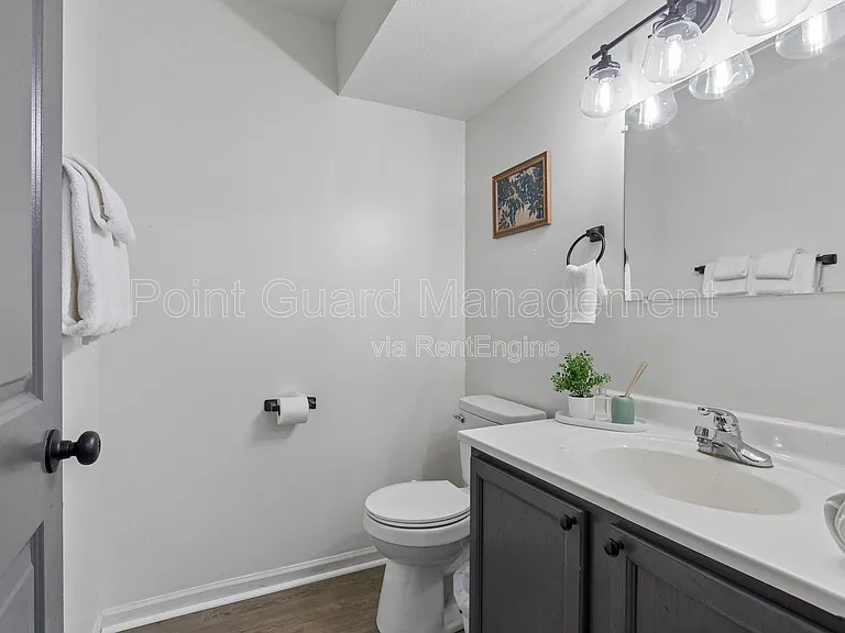 321 W South Ave — Photo 42