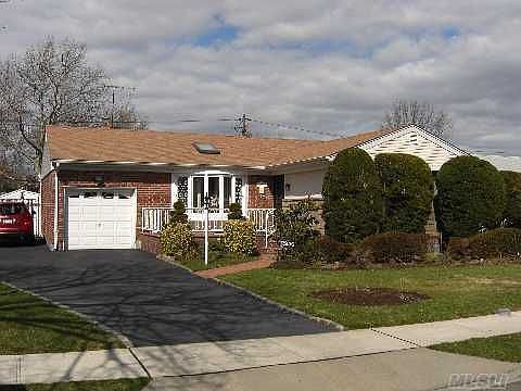 1st image of 2256 Renfrew Ave