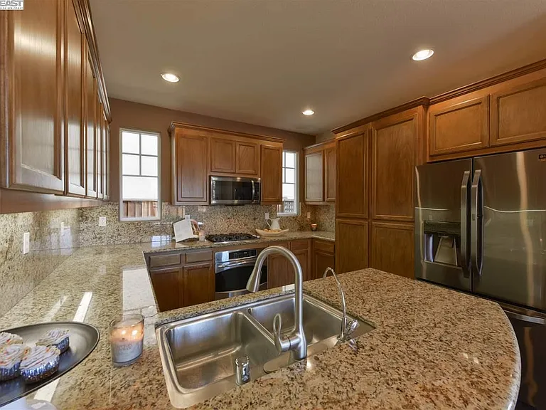211 Kingfisher Ave — Photo 9