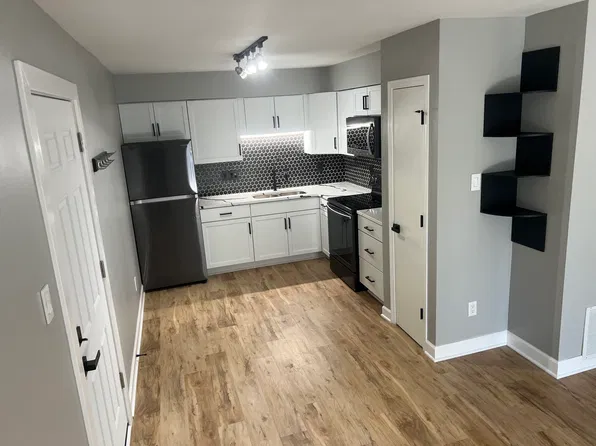 1069 Millpond Rd Unit E, Valparaiso, IN 46385