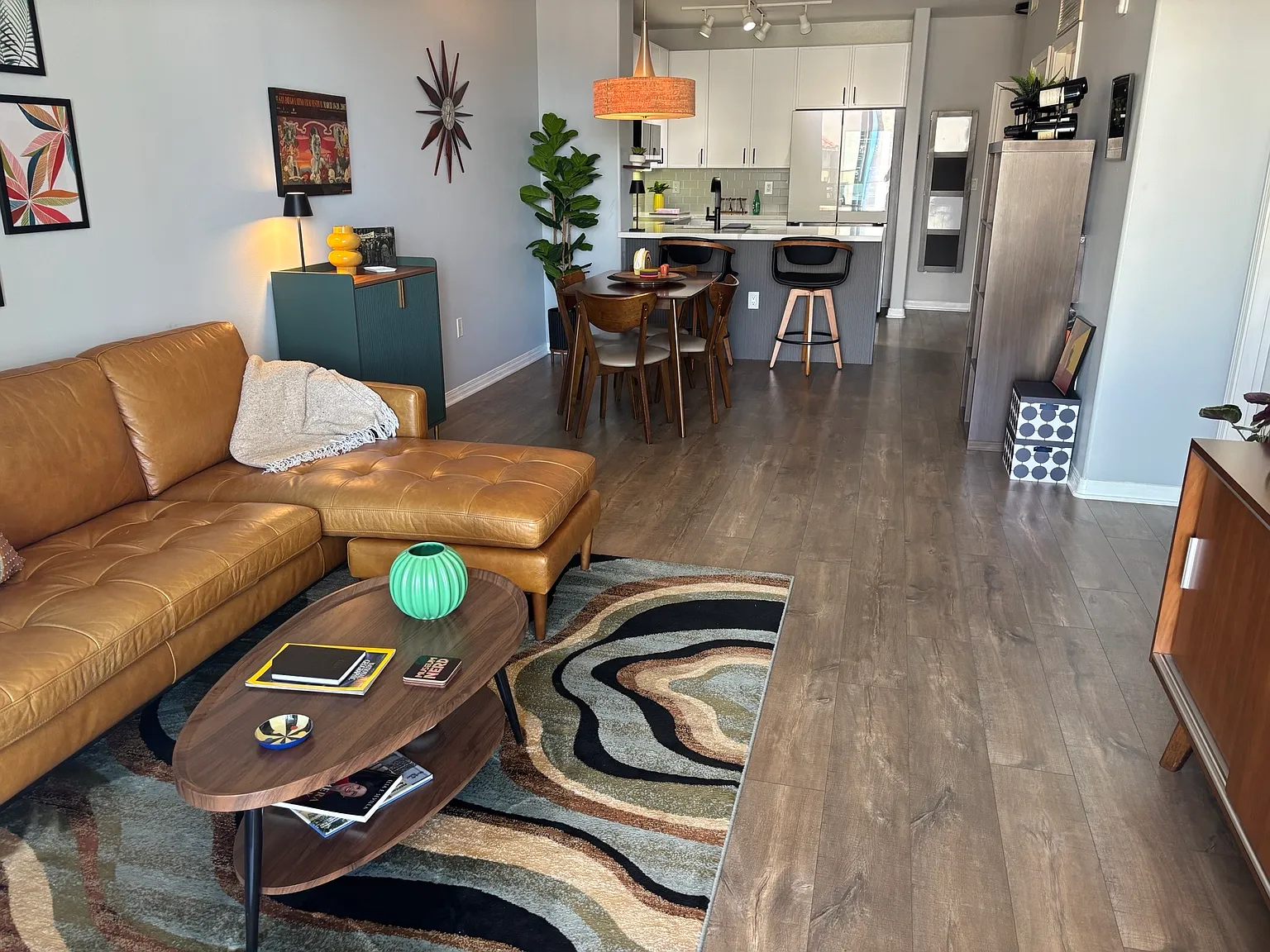 2 bed, 950 sqft, $3,800 — Photo 2