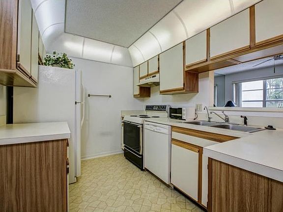 4th image of 5852 Red Cedar Ln